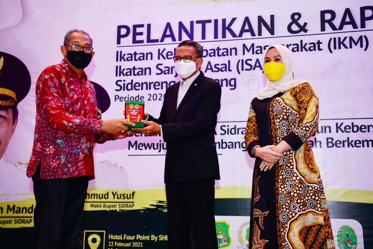 Gubernur Sulsel hadiri Pelantikan IKM dan ISA Sidrap