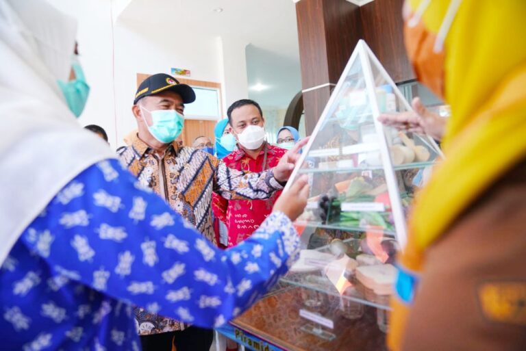Dukung Ide Plt Gubernur, Menko PMK Ingin Fungsi Maksimal Puskesmas 5 Dukung Ide Plt Gubernur, Menko PMK Ingin Fungsi Maksimal Puskesmas
