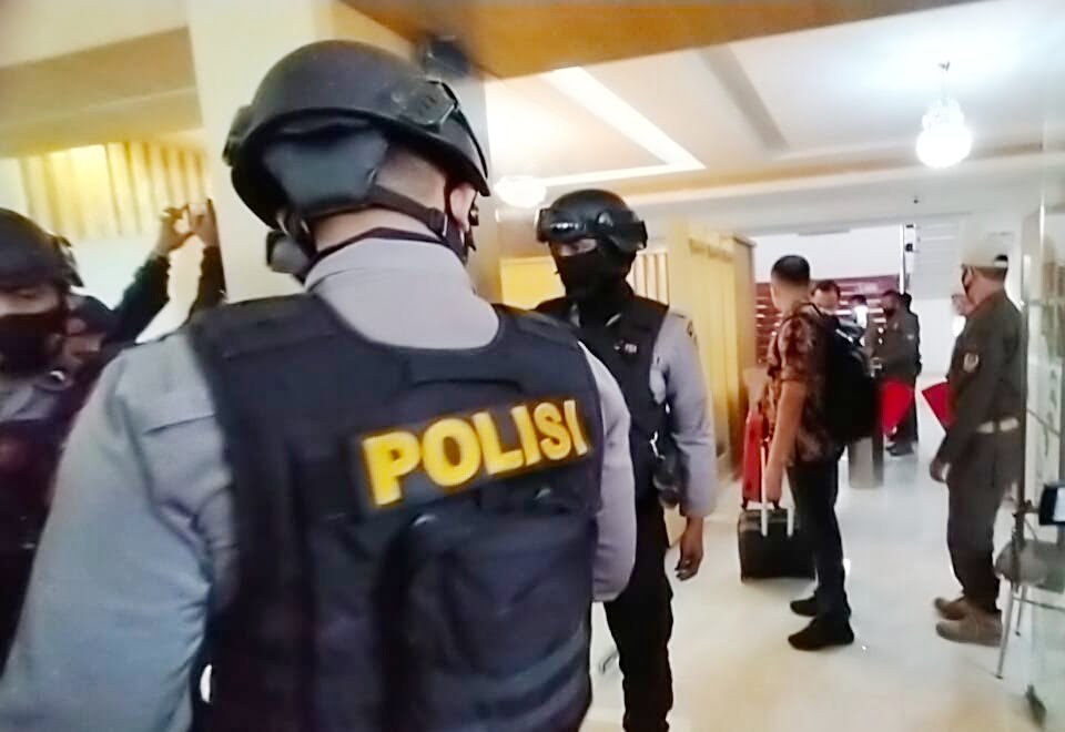 Geledah Kantor PUTR Sulsel, KPK Amankan Tiga Koper Barang Bukti