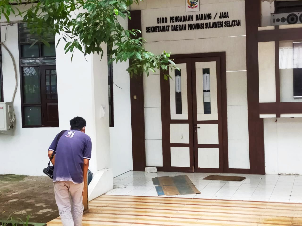KPK Geledah Kantor Biro Pengadaan Barang dan Jasa Sulsel