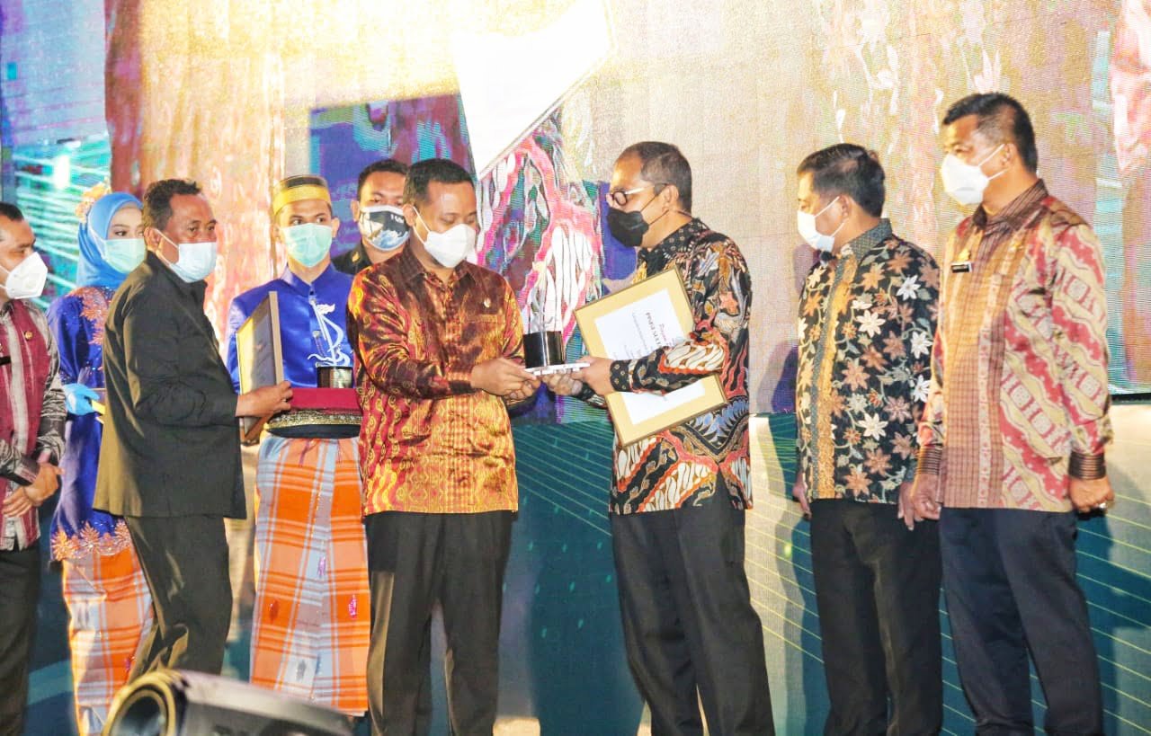 Raih Penghargaan 1 Ekonomi Kreatif Pinisi Award, Danny Siap Lanjutkan Pembangunan Makassar