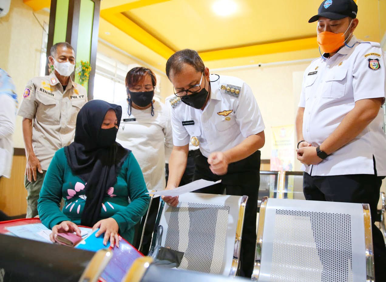Pastikan Program Makassar Recover Berjalan Maksimal, Danny Pomanto Sidak Kantor Kecamatan