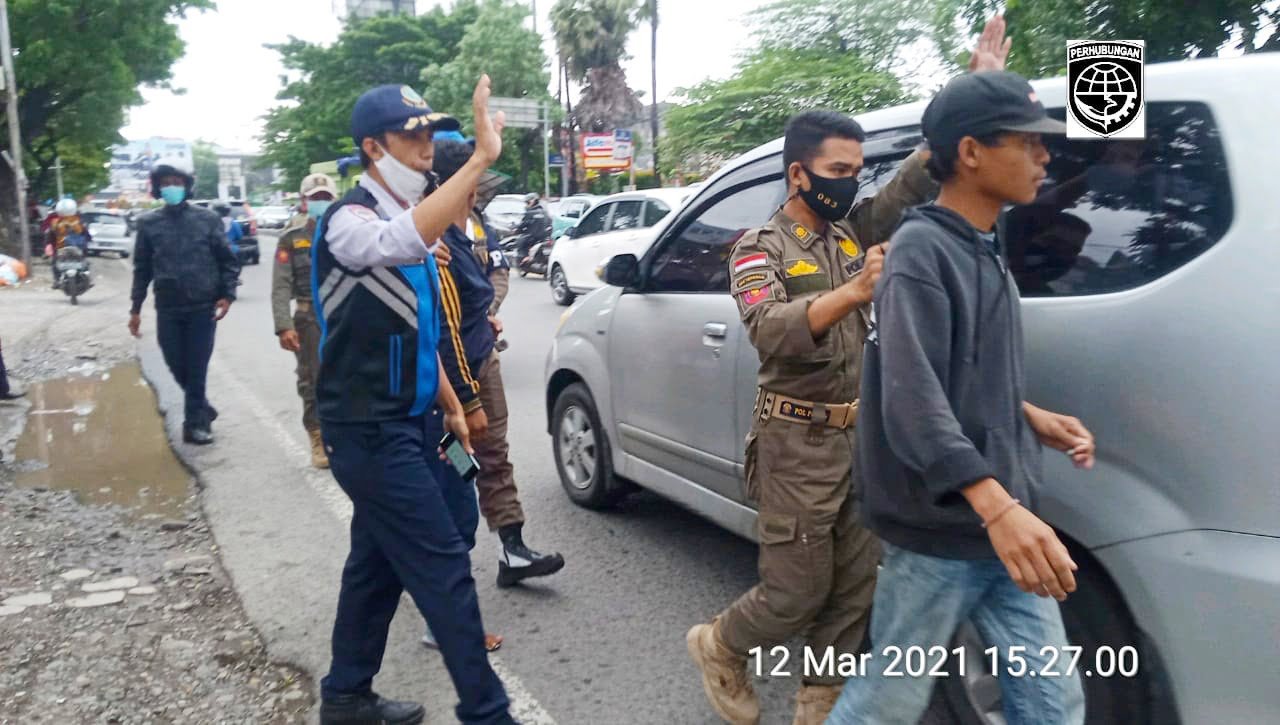 Kembali lakukan Penertiban, Dishub Sulsel & Tim Terpadu Amankan 15 orang "Pak Ogah"