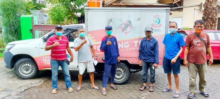 Ketua RW 06 Turun Langsung Dampingi Fogging DBD di Bitowa 6 Ketua RW 06 Bitowa Turun Langsung Dampingi Fogging DBD di Antang