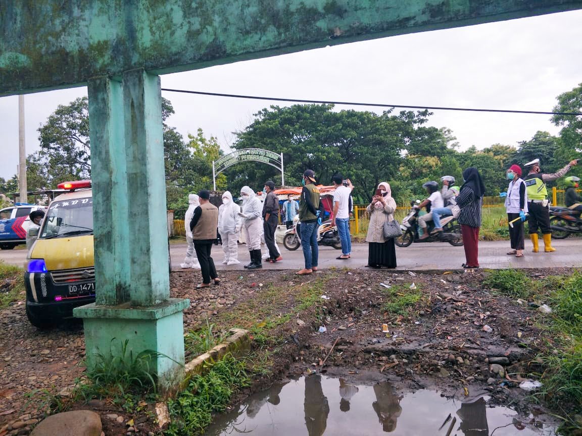 Personil Polres Gowa Siap Berikan Layanan Peziarah di Perkuburan Covid-19 Macanda