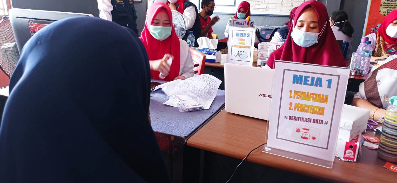 PD Pasar Makassar Raya Vaksinasi Massal Pedagang Pasar Tradisional Pannampu 2 PD Pasar Makassar Raya Vaksinasi Massal Pedagang Pasar Tradisional Pannampu