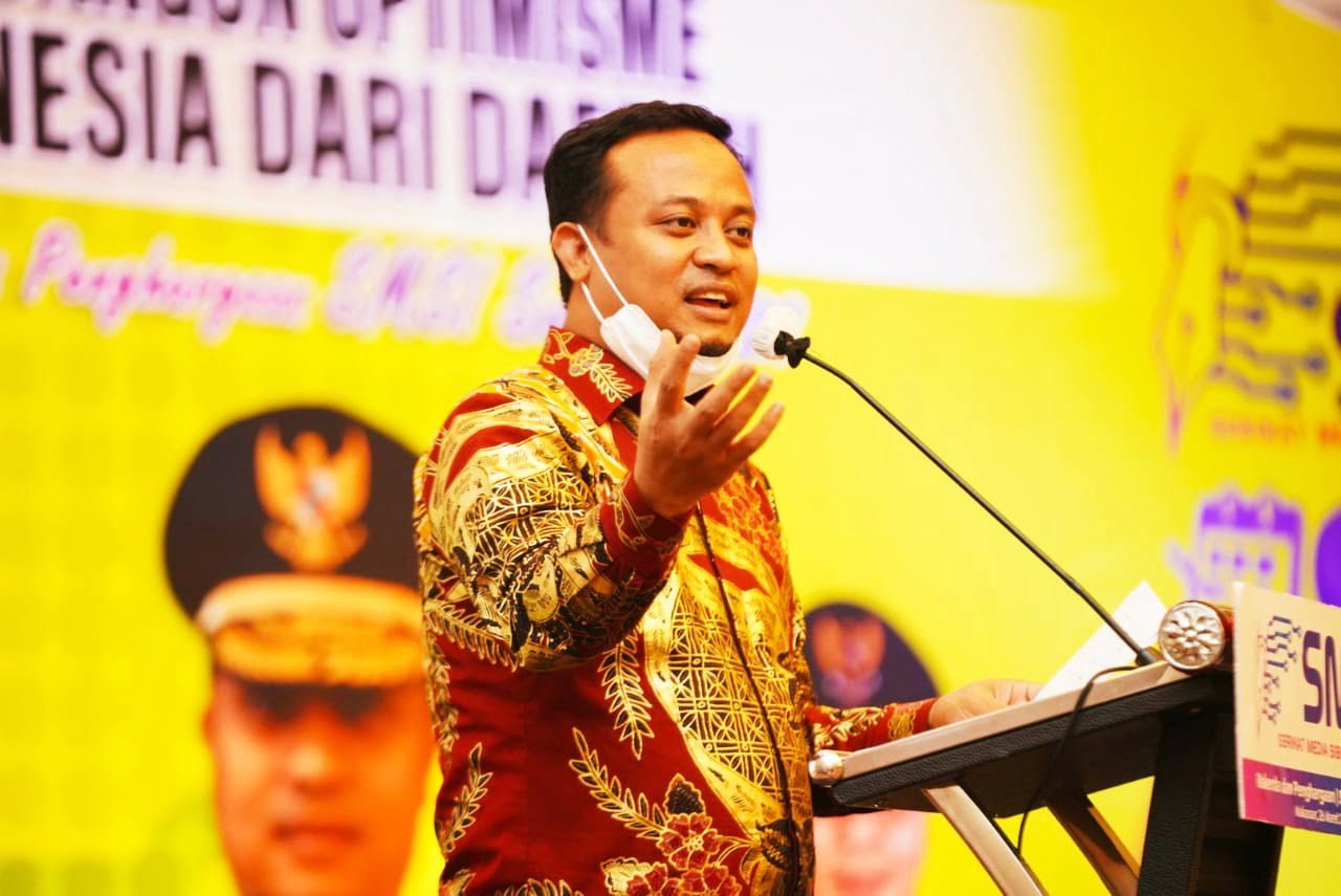 Peduli Media dan Pers, Plt Gubernur Terima Penghargaan SMSI