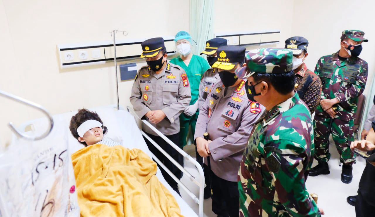 Dampingi Kapolri dan Panglima TNI, Plt Gubernur Sulsel Jenguk Korban Ledakan Bom