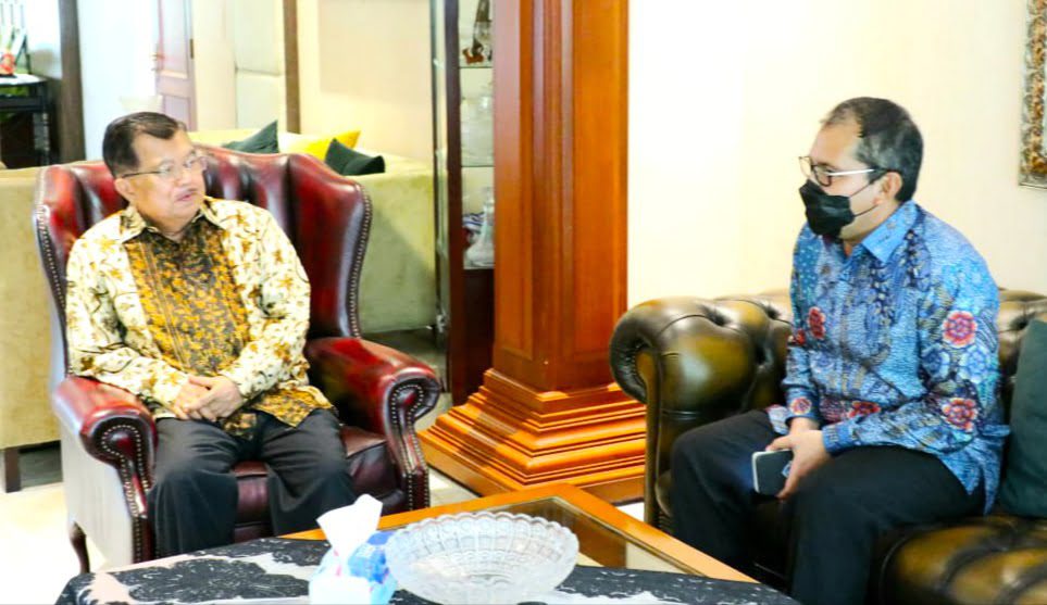 Danny Pomanto Temui Jusuf Kalla dikediamannya di Makassar