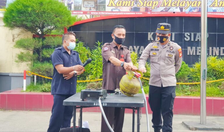 Jajaran Polres Gowa Ikuti Sosialisasi Pengunaan Tabung Gas LPG Yang Benar 3 Jajaran Polres Gowa Ikuti Sosialisasi Pengunaan Tabung Gas LPG Yang Benar