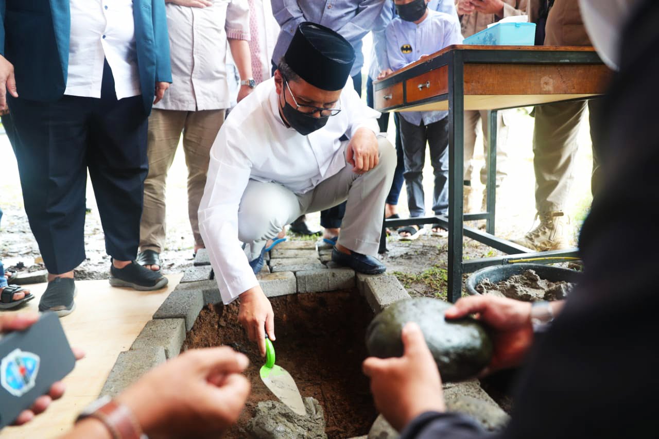Danny Lakukan Peletakan Batu Pertama Pembangunan Asrama Stiba