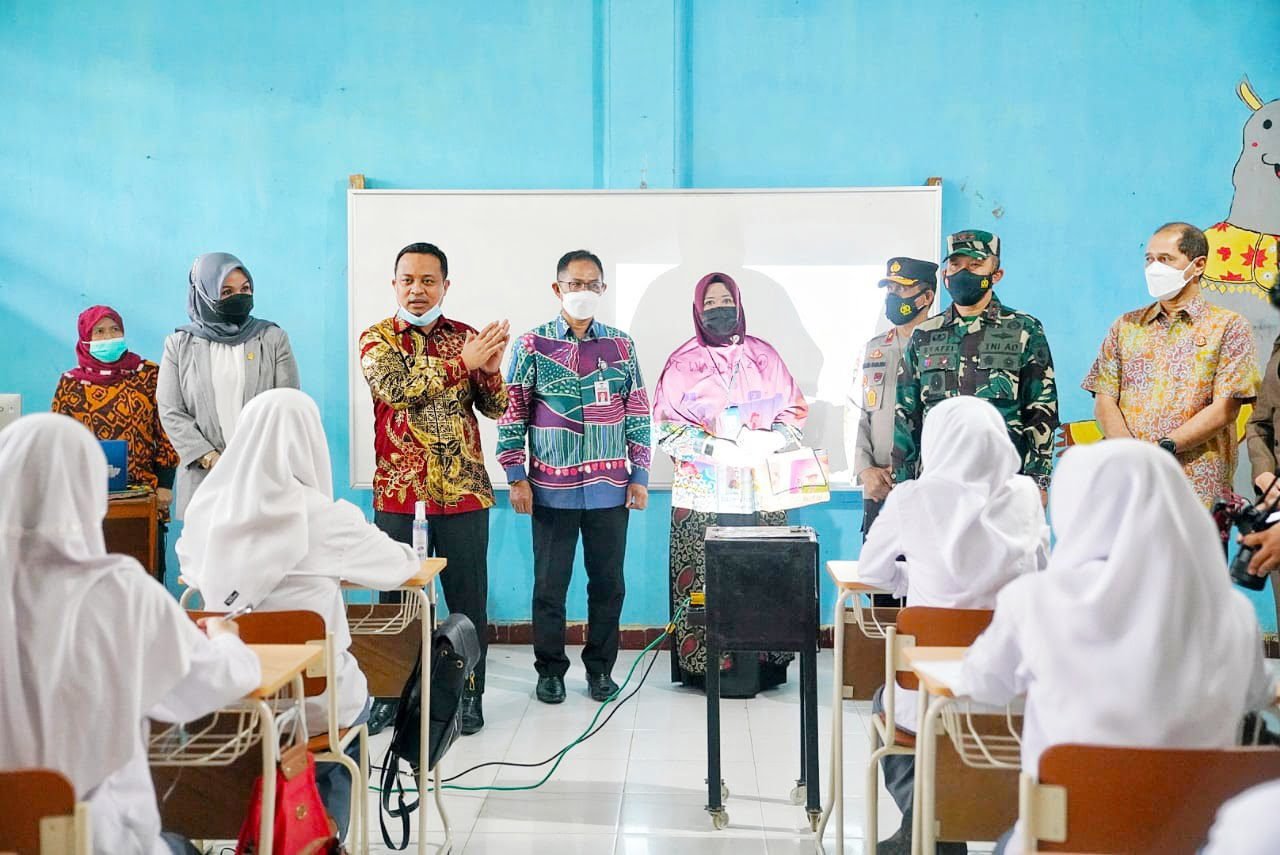 Launching Belajar Tatap Muka Terbatas, Plt Gub Sulsel: Protokol kesehatan harus ketat