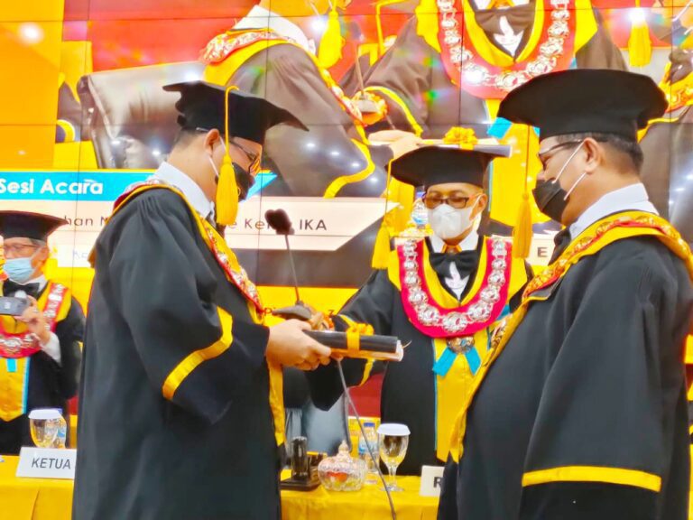 UNM Kembali Kukuhkan 1000 Wisudawan Periode April 2021 5 UNM Kembali Kukuhkan 1000 Wisudawan Periode April 2021