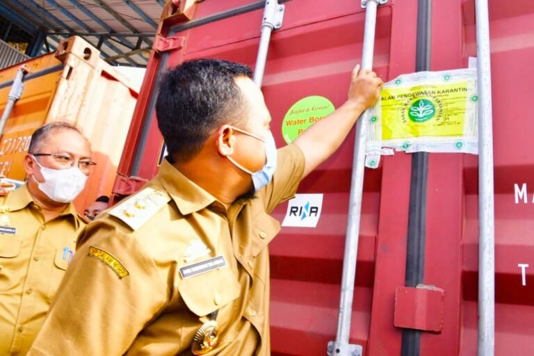 Plt Gubernur Lepas Ekspor Perdana Komoditas Unggulan Sulsel Senilai Rp49,9 Miliar