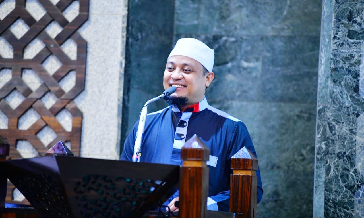 Tarawih Pertama di Masjid Al-Markaz, Plt Gubernur Sulsel Ingatkan Perbanyak Ibadah