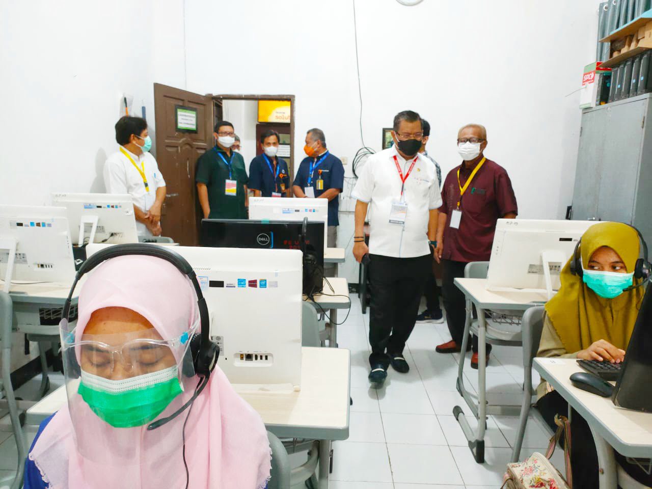 Rektor UNM, Pantau langsung Peserta UTBK-SBMPTN yang Disabilitas
