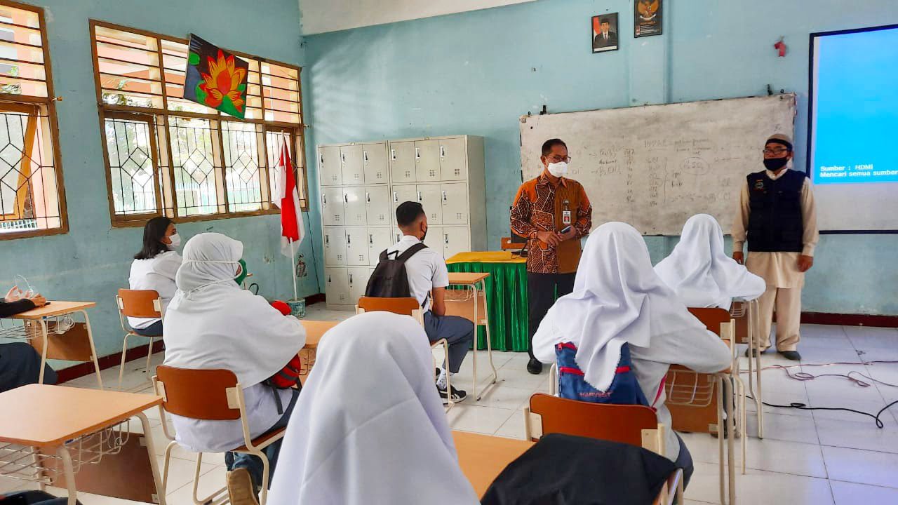 Pantau PTM-T SMAN 21 Makassar, Prof Jufri Minta Tingkatkan Pengawasan dan Evaluasi