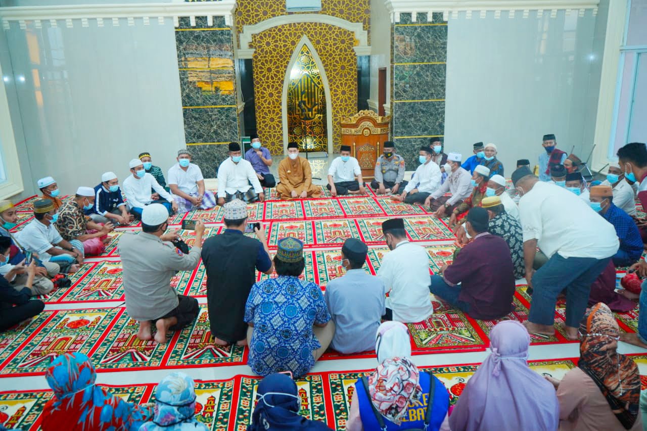 Yusran Lalogau Resmikan Masjid Al-Falah 2 Yusran Lalogau Resmikan Masjid Al-Falah