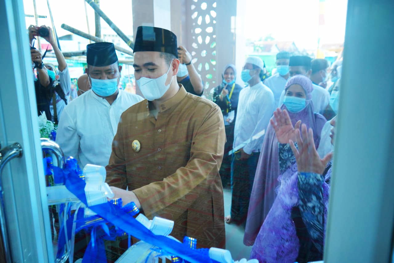 Yusran Lalogau Resmikan Resmikan Masjid Al-Falah
