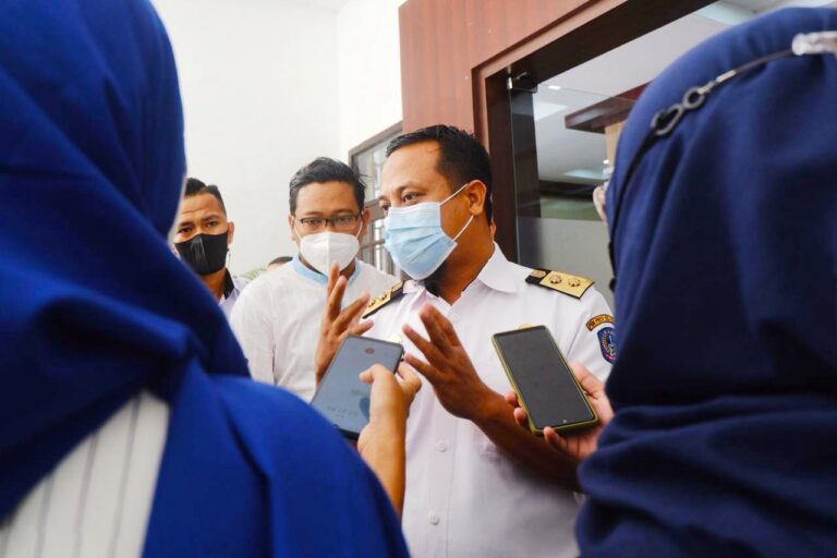 Plt Gubernur Sulsel Kembalikan Kejayaan Sutra di Sulsel 4 Plt Gubernur Sulsel Kembalikan Kejayaan Sutra di Sulsel