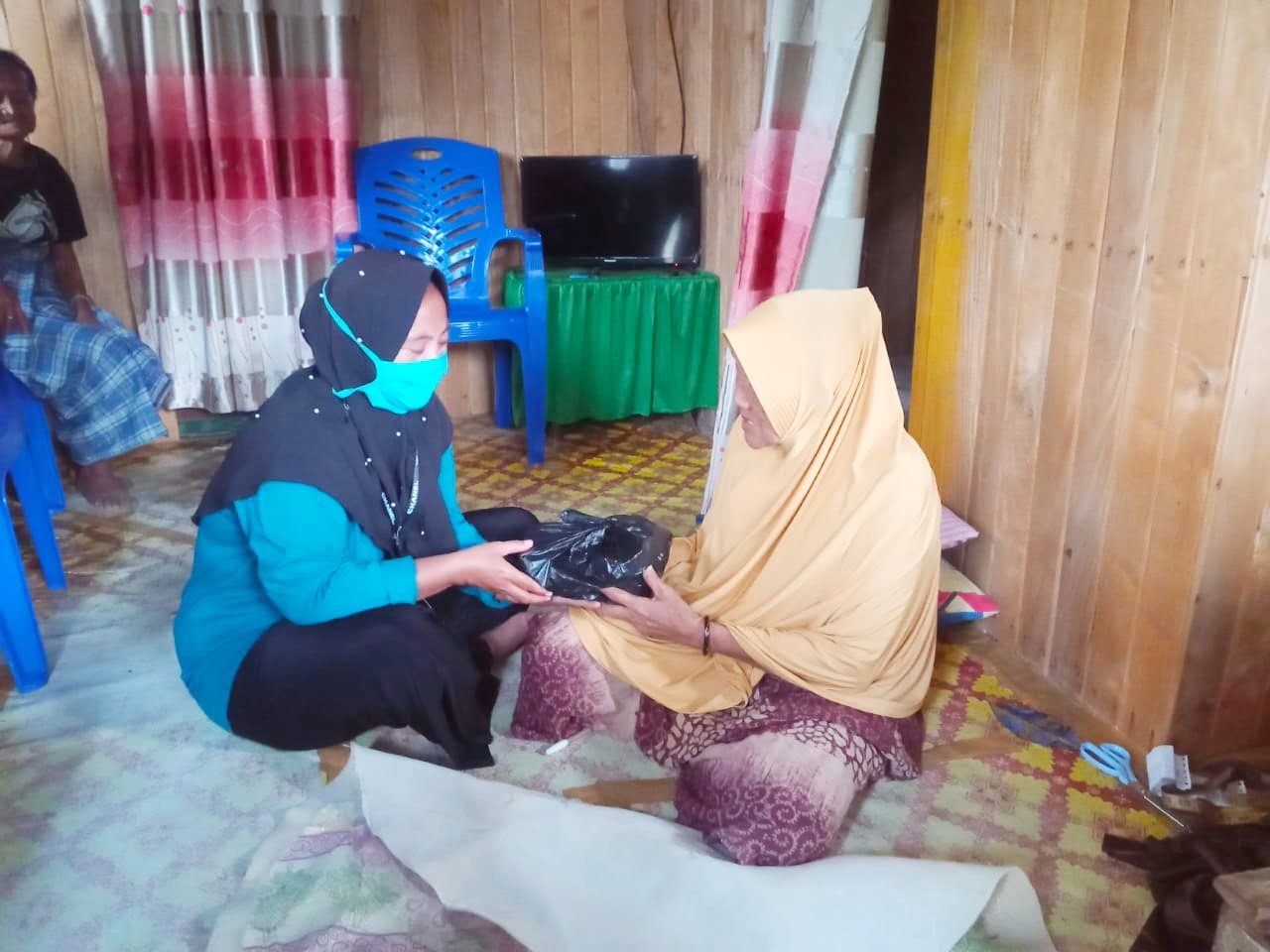 KBAS Bontobahari Manfaatkan Momen Ramadhan Berbagi Sembako dan Takjil