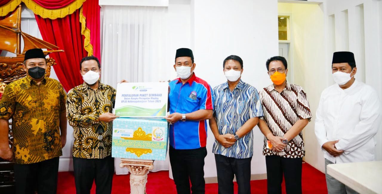 Didampingi Plt Kepala Bappelitbangda, Plt Gubernur Sulsel Terima Serikat Pekerja