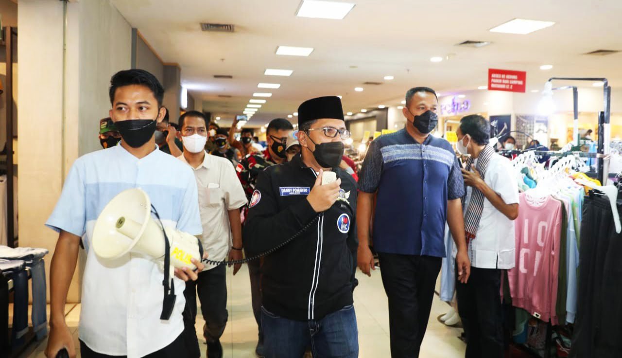 Sidak Mall Panakukkang, Danny Minta Tenant dan Pengunjung Taat Prokes