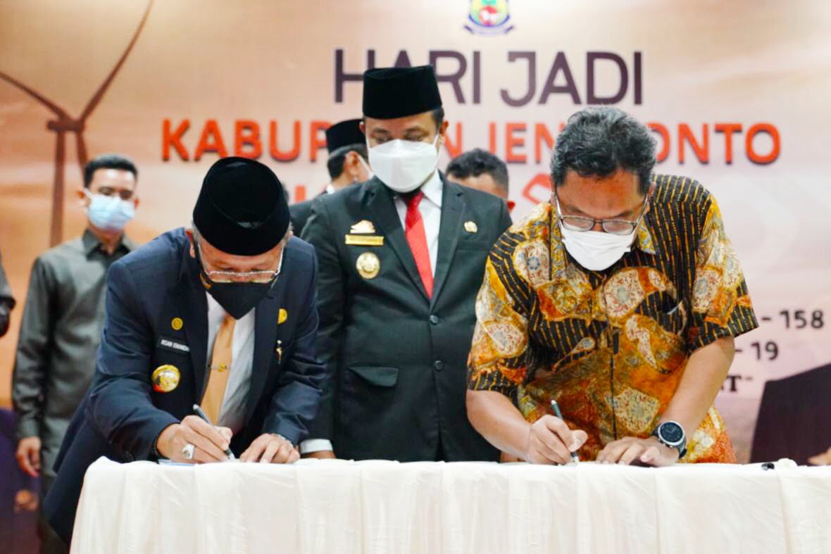 PKS bersama Dirut Pelindo, Plt Gubernur: Kita Akan Bangun Dry Port Sebagai Hub di Jeneponto 2 PKS bersama Dirut Pelindo, Plt Gubernur: Kita Akan Bangun Dry Port Sebagai Hub di Jeneponto