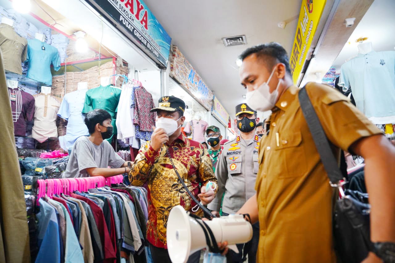 Pantau Pusat Perbelanjaan Jelang Lebaran, Plt Gub Sulsel: Kami Minta Pengelola dan Penjual Taati Prokes