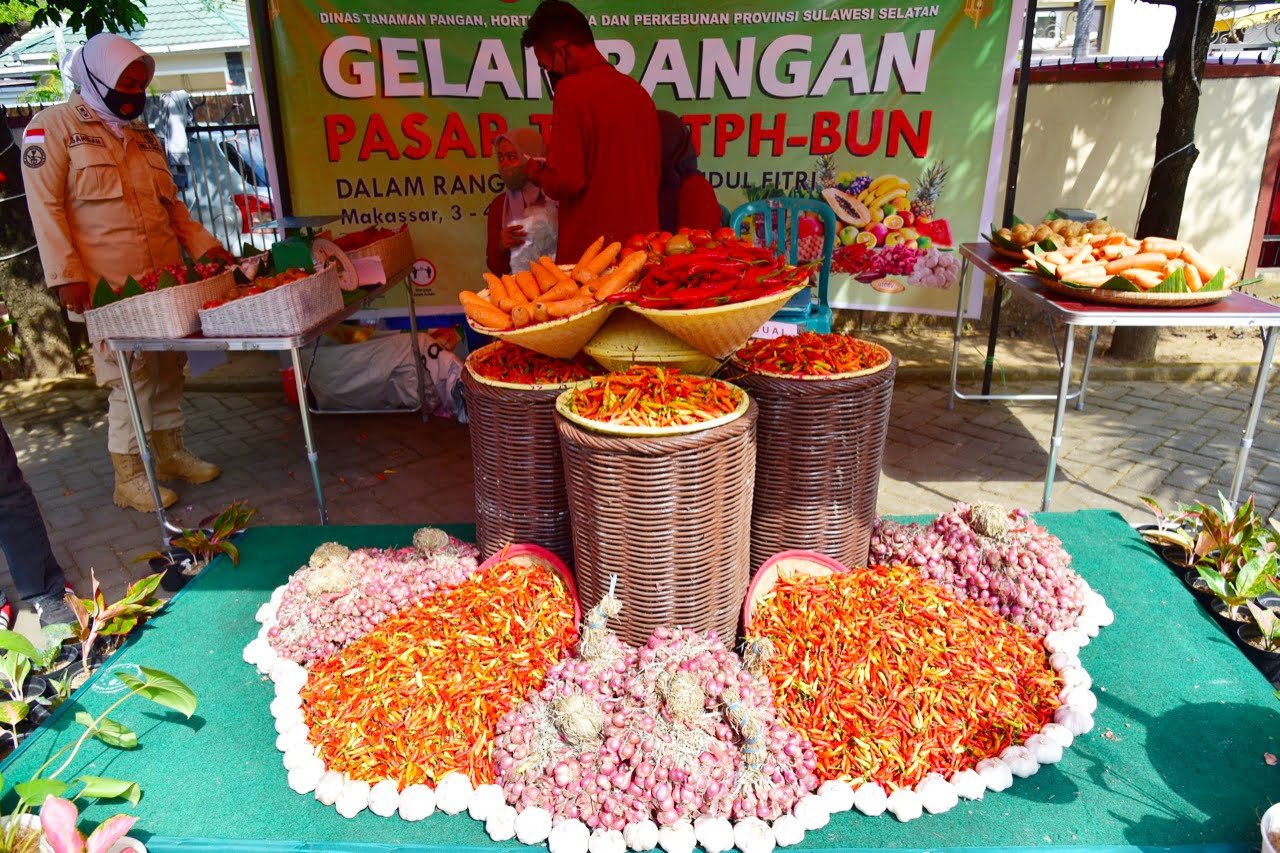 Buka Gelar Pangan Pasar Tani Sulsel, Naoemi: Sangat bermanfaat bagi warga terdampak pandemi