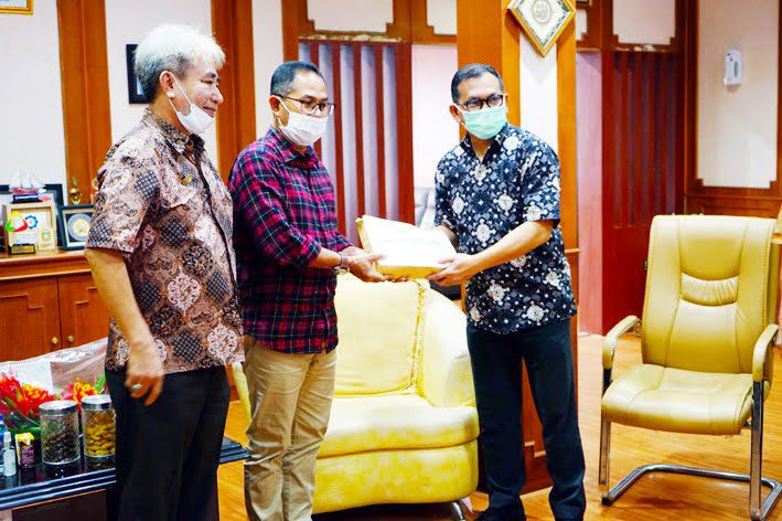 Kadisdik Sulsel Terima Donasi Gempa Sulbar dari Cabdis Wilayah VII