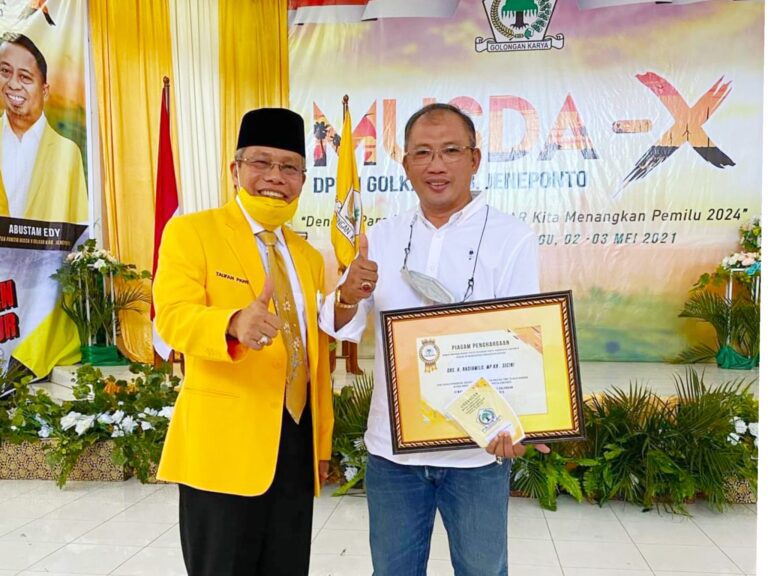 Wakili keluarga, Ashari Fakshirie Radjamilo Terima Penghargaan dari Partai Golkar Sulsel 6 Wakili keluarga, Ashari Fakshirie Radjamilo Terima Penghargaan dari Partai Golkar Sulsel