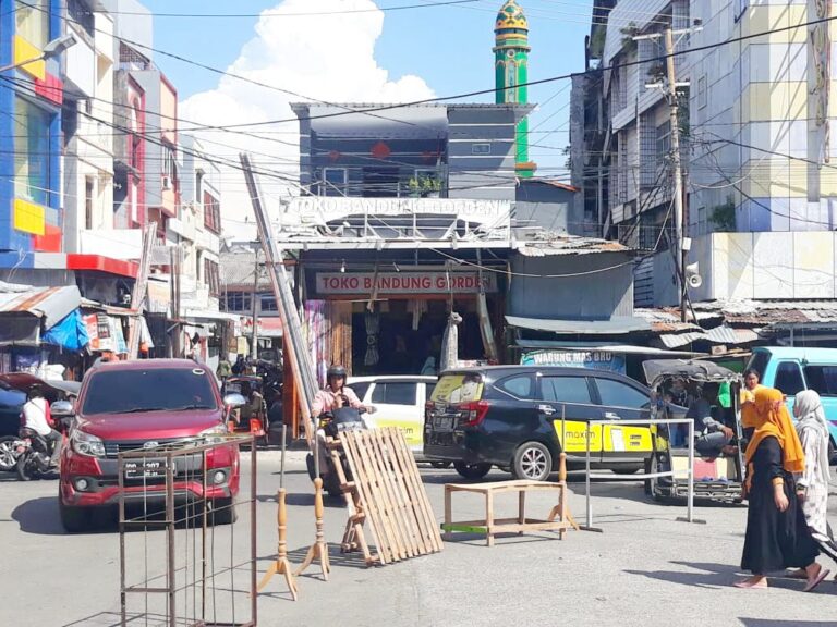 Lurah Pattunuang Pastikan Ruko BG Berdiri di Atas Tanah Fasum Jalanan