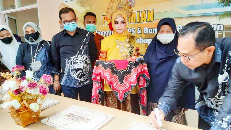 Prof Jufri Resmikan Penggunaan 4 RPS SMK di Bone
