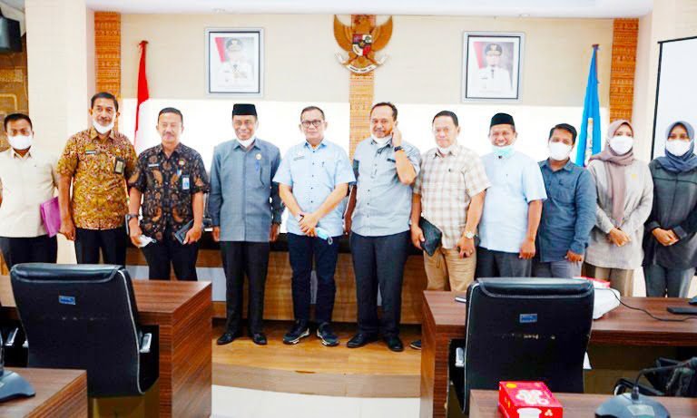 Sekretaris Disdik Sulsel Terima Anggota DPRD