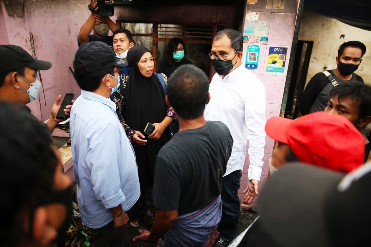 Tinjau Lokasi Kebakaran Tinumbu Danny Akan Aktifkan Kembali Pemadam Kebakaran Lorong