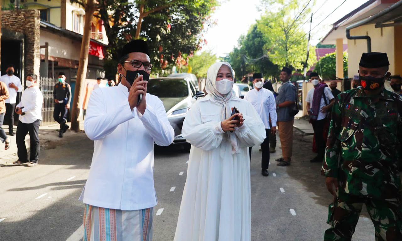 Shalat Idul Fitri di Belakang DPRD, Fatmawati Tak Bosan Ingatkan Protokol Kesehatan