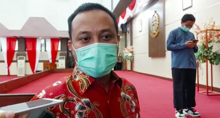 Pastikan Atlet PON Divaksin, Plt Gubernur Sulsel: Kita doakan menang 5 Plt Gubernur Sulsel sebut Sanksi Pejabat di Biro PJB Tergantung Hasil Sidang Kode Etik