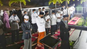 Shalat Gerhana Berjamaah, Danny Doakan Makassar Cepat Pulih dari Covid-19