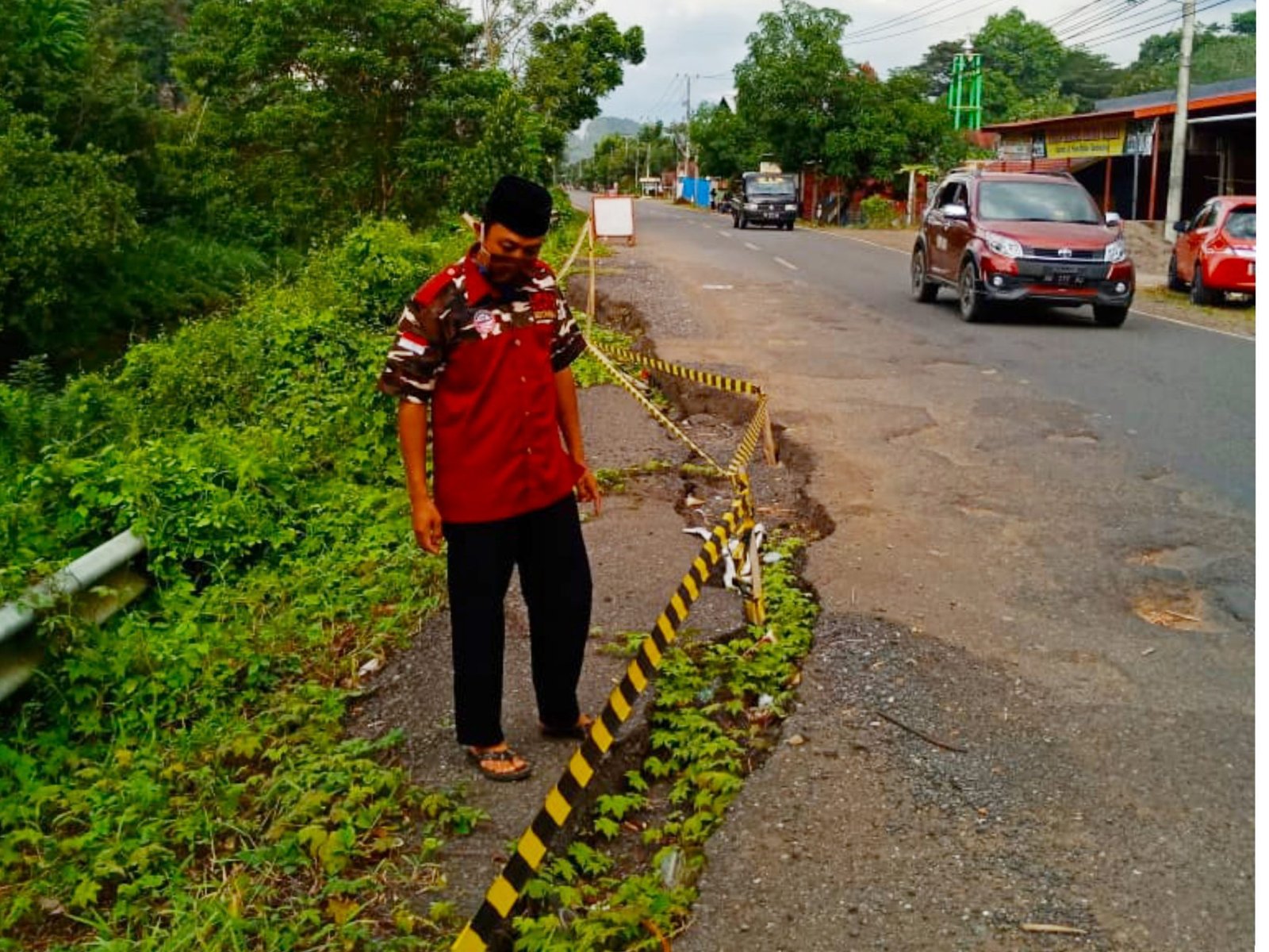 LIPAN Minta Pemerintah Perbaiki Jalan Rusak di Poros Bantimurung sebelum ada Korban
