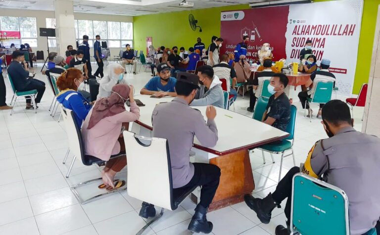 Polres Maros kembali Gelar Vaksinasi Massal Covid-19 Kerjasama Bosowa 9 Polres Maros kembali Gelar Vaksinasi Massal Covid-19 Kerjasama Bosowa