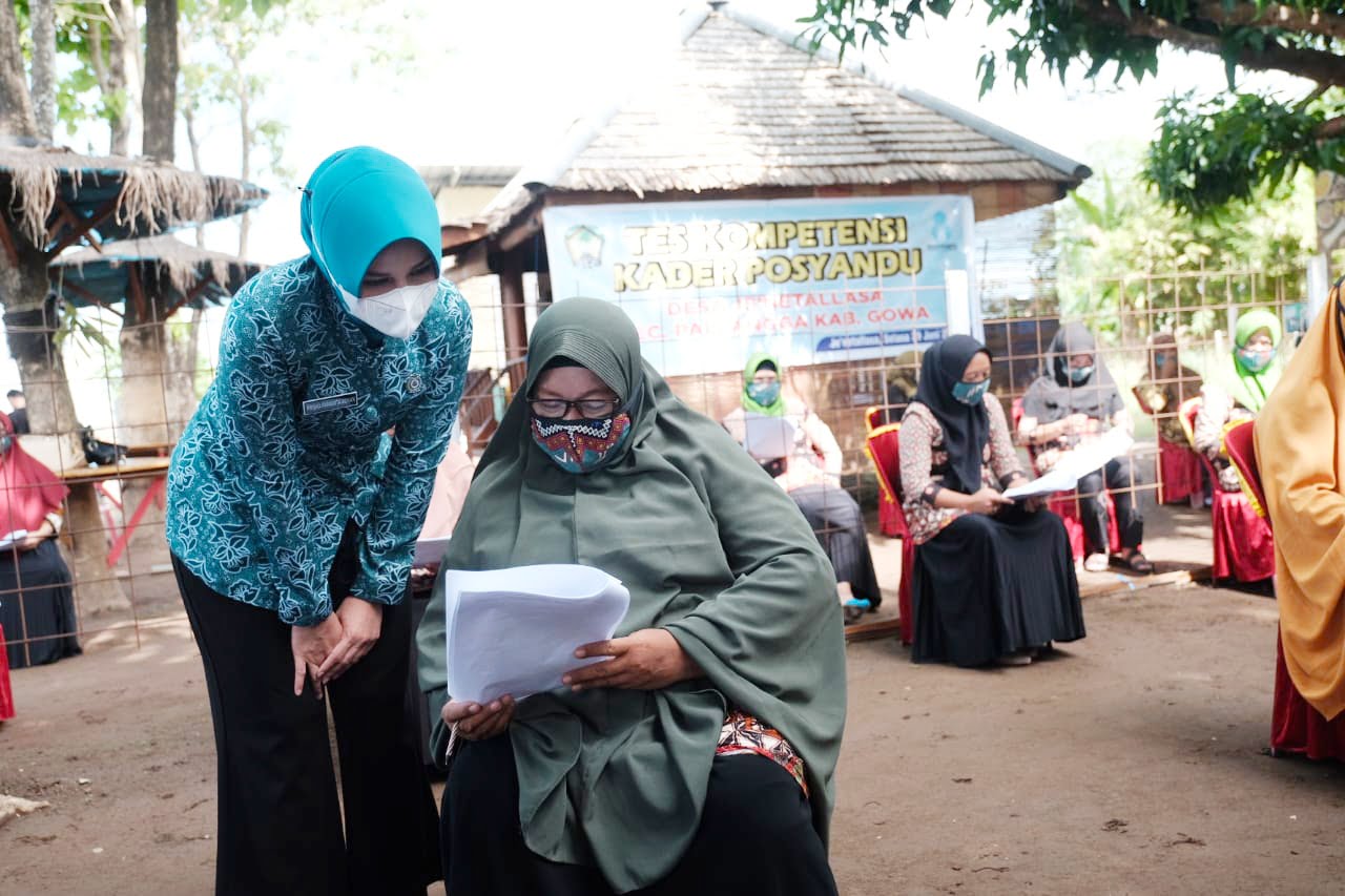 Priska Adnan Tinjau Pelaksanaan Tes Kompetensi Kader Posyandu di Pallangga