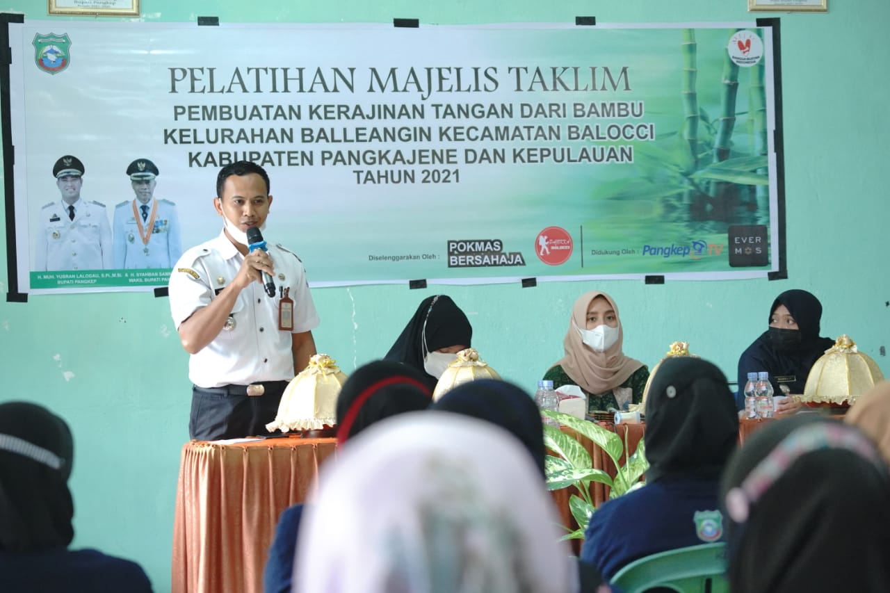 Ketua Dekranasda Pangkep Buka Pelatihan Kerajinan Bambu di Balocci 2 Ketua Dekranasda Pangkep Buka Pelatihan Kerajinan Bambu di Balocci