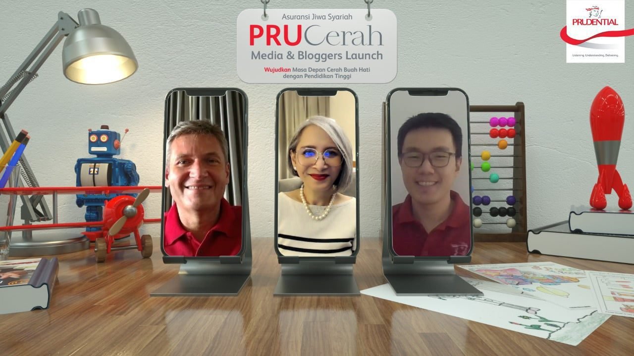 Para pembicara dalam peluncuran Asuransi Jiwa Syariah PRUCerah dari Prudential Indonesia