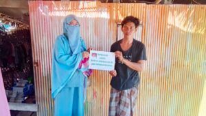 Tinggal Berdua Bersama Anaknya di Rumah Tak Layak Huni, Warga Pinrang ini: Terima Kasih Bantuannya Pak Plt Gubernur Sulsel