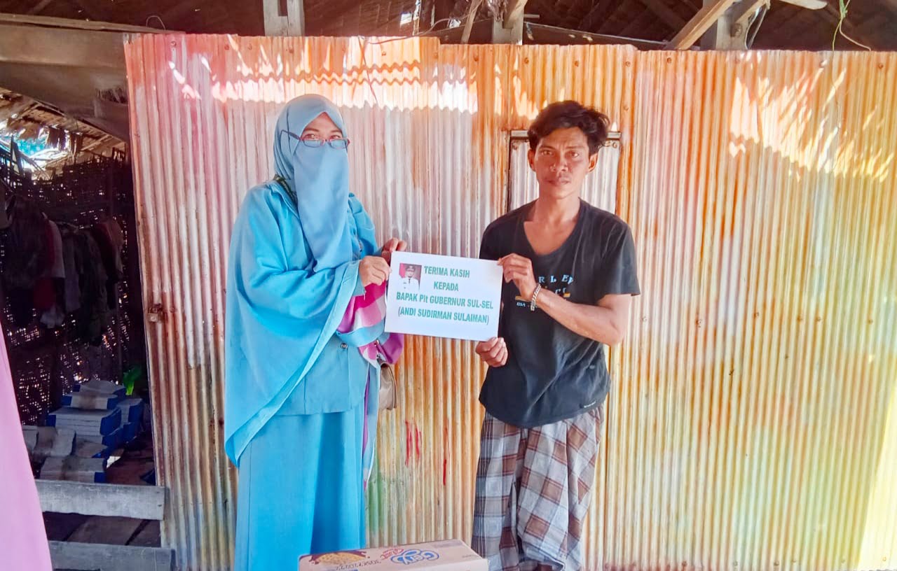 Tinggal Berdua Bersama Anaknya di Rumah Tak Layak Huni, Warga Pinrang ini: Terima Kasih Bantuannya Pak Plt Gubernur Sulsel