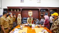 Walikota Danny – KPU Makassar Tandatangani MoU Tentang Kelurahan Peduli Pemilu