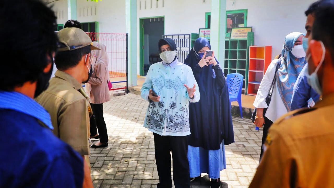 Indira Yusuf Ismail & Tim IAI Tinjau Lokasi Rencana Pembangunan TK/PAUD Manggala