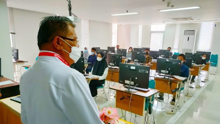 6936 Peserta Jalur Mandiri Ikuti UTBK, Rektor UNM Pastikan Prokes Berlangsung Ketat 6 6936 Peserta Jalur Mandiri Ikuti UTBK, Rektor UNM Pastikan Prokes Berlangsung Ketat