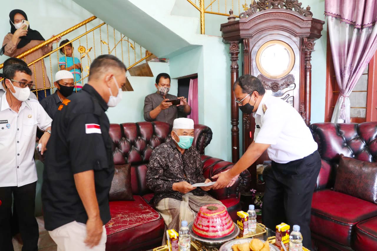 H. Idris Hibahkan 300 M² Tanah Untuk Kantor Kelurahan Sudiang 2 H. Idris Hibahkan 300 Meter Persegi Tanah Untuk Kantor Kelurahan Sudiang